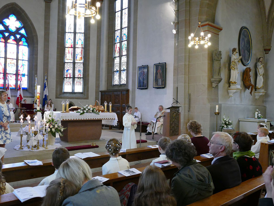 1. Heilige Kommunion in St. Crescentius (Foto: Karl-Franz Thiede)